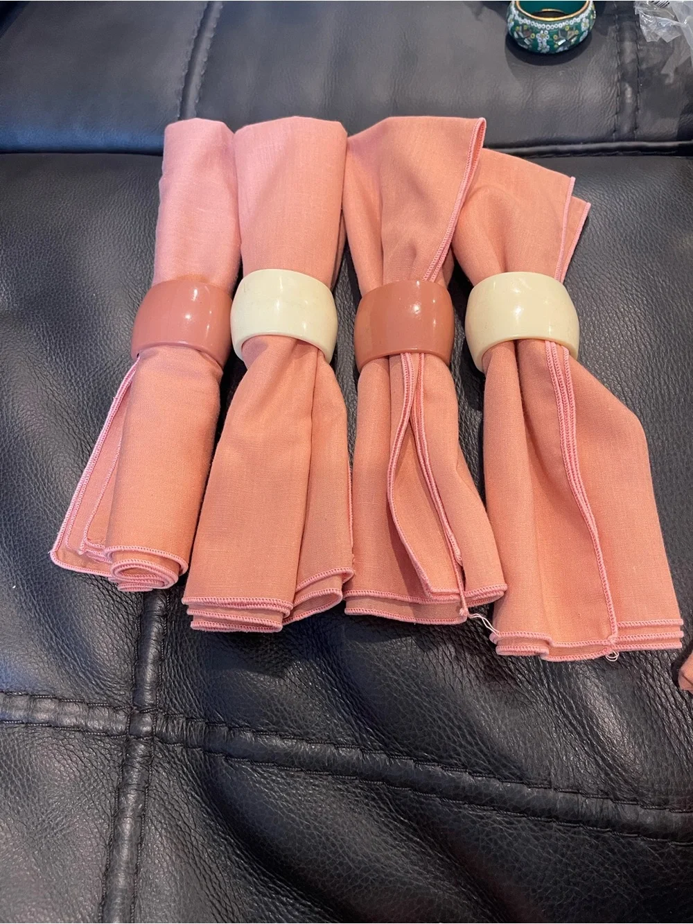 Pink/peach Cloth Napkins with napkin Rings - Set of 4 vintage